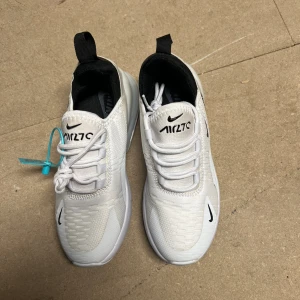 Nike 270 sneakers - Snygga 270 skor i märket Nike storlek 37
