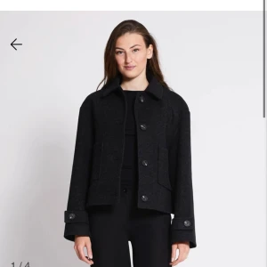 Lager 157 kappa  - Använde den inte så mycket och storleken passar inte mig längre. Kostar 400kr orginalt men säljer för 300kr. Pris kan diskuteras.