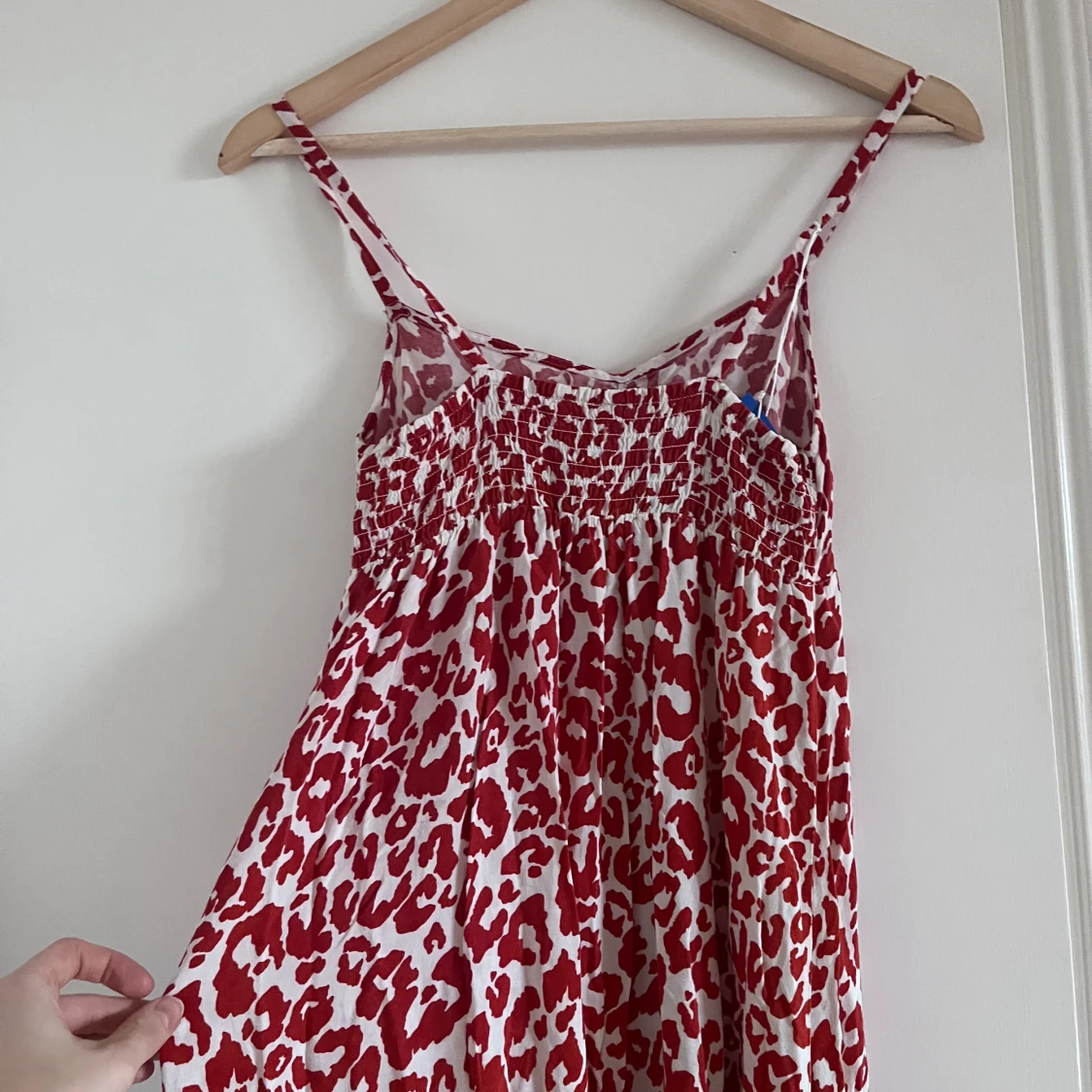 Röd leopardklänning - 93