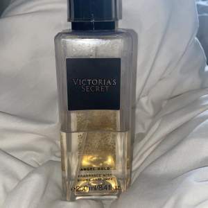 Victoria secret doft Angel Gold. Orginal 250 ml, se bild för hur mycket som är i