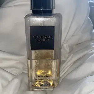 Victoria secret doft Angel Gold. Orginal 250 ml, se bild för hur mycket som är i