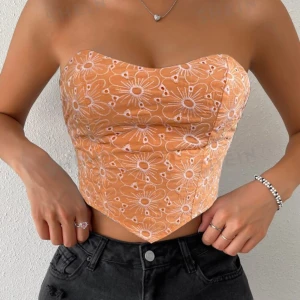 Topp - Säljer denna nya somriga topp, strl S! Helt ny