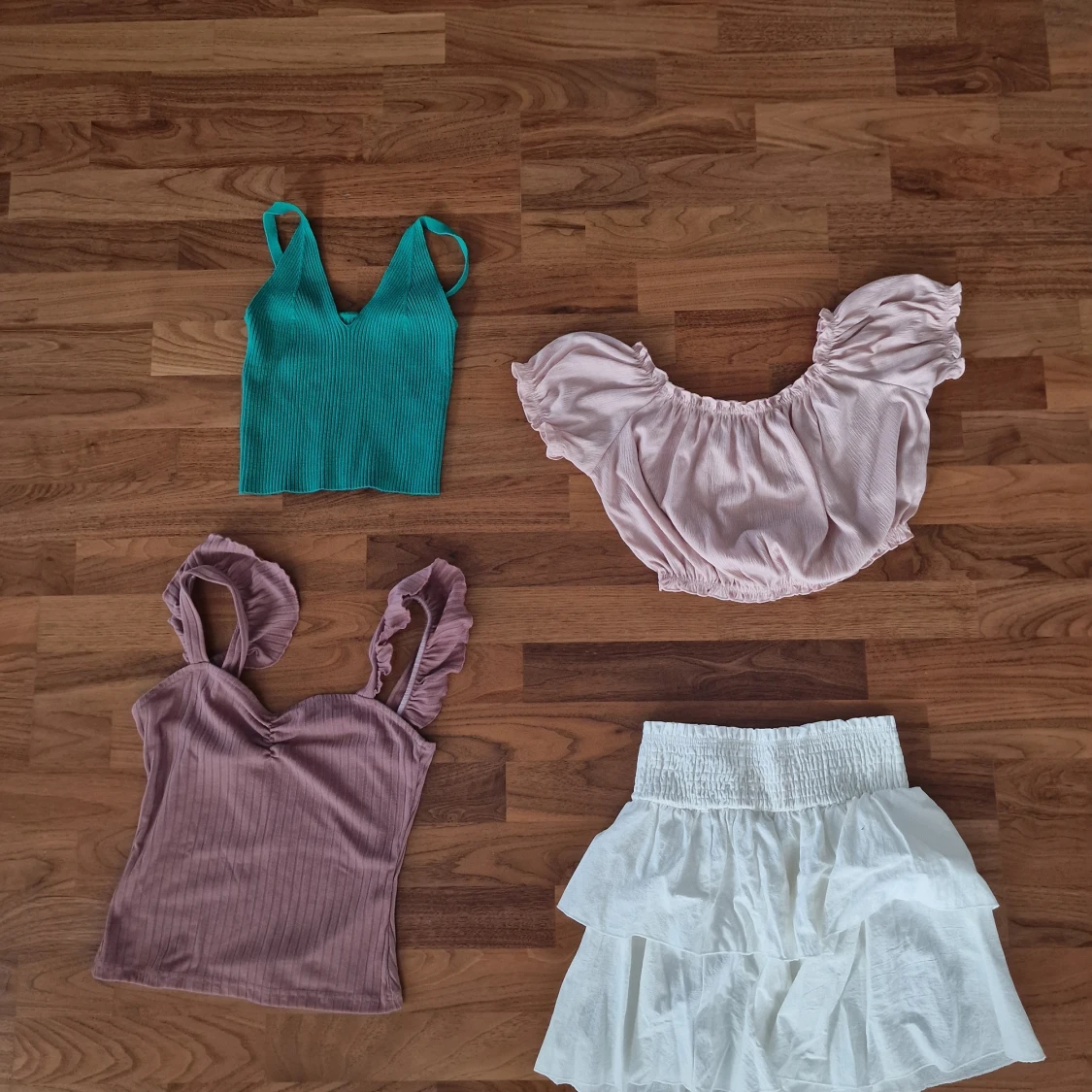 (Sommarkläder) 3 linnen & en kjol