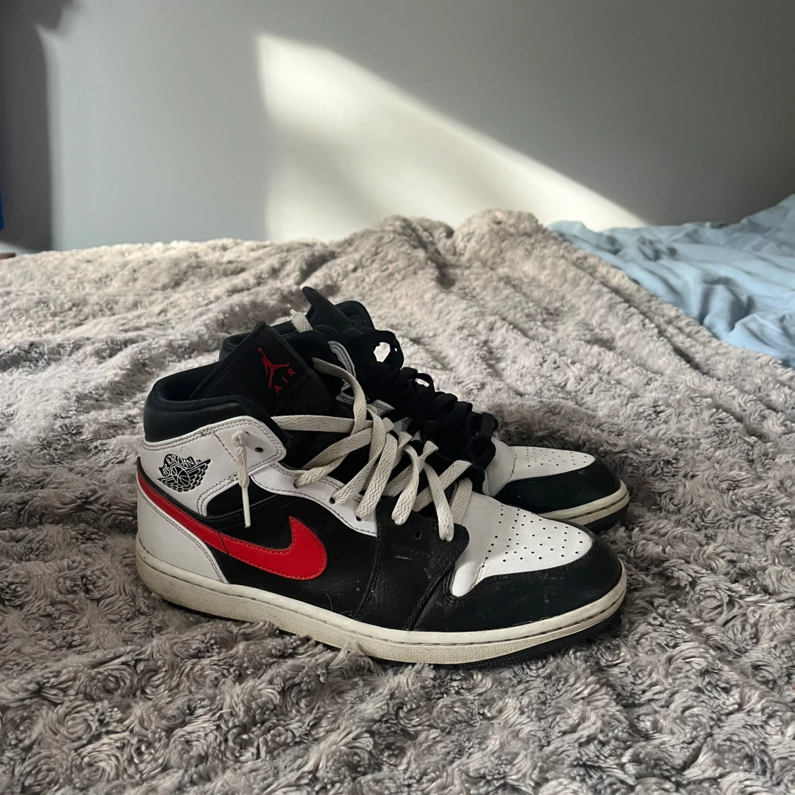 Jordan 1 Mid 