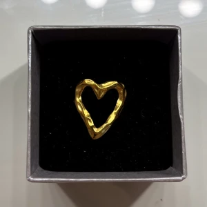 Justerbar ring - Fin justerbar ring som inte kommer till användning💕