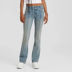 Bootcut jeans  - Super fina  bershka jeans. De är lågmidjade och bootcut. Säljer då jag inte använder dem, i bra skick. 