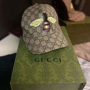 Säljer nu denna Gucci bee kepsen då den aldrig används mer. Storlek M och nypris 3250🙌🏼kvitto finns 