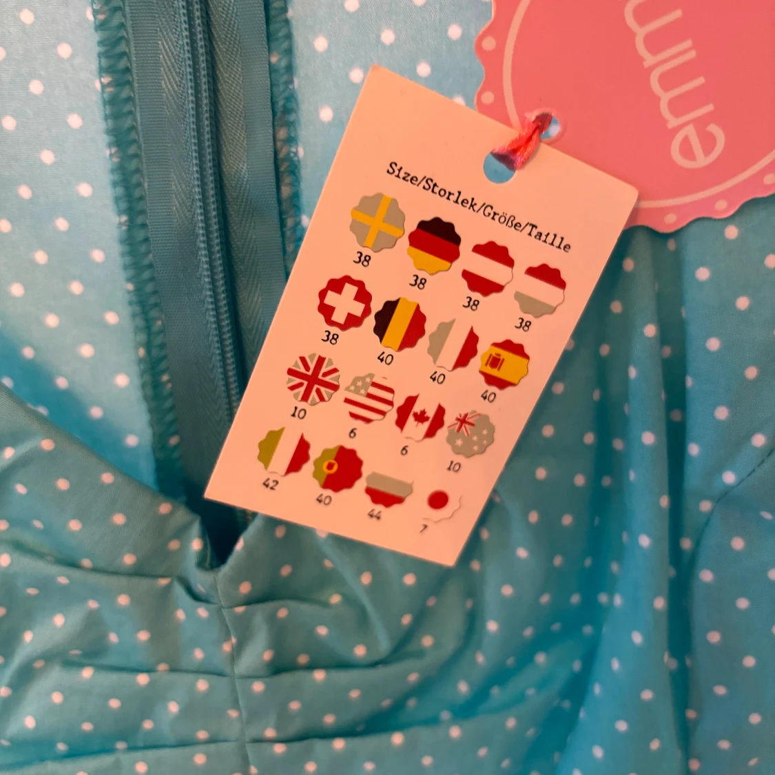 Prickig klänning med skärp, Emmy design  - 91