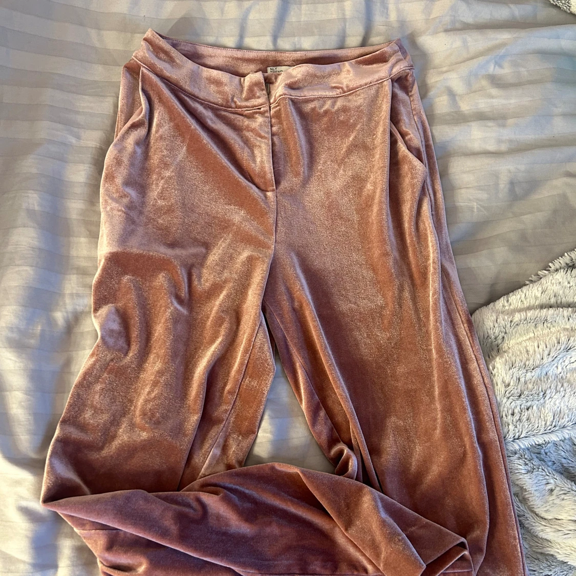 Rosa ”sammet” byxor