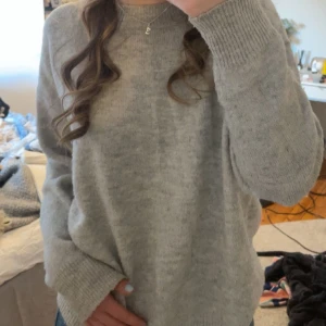 Stickad tröja - Grå stickad tröja ifrån lager 157, bra skick💕
