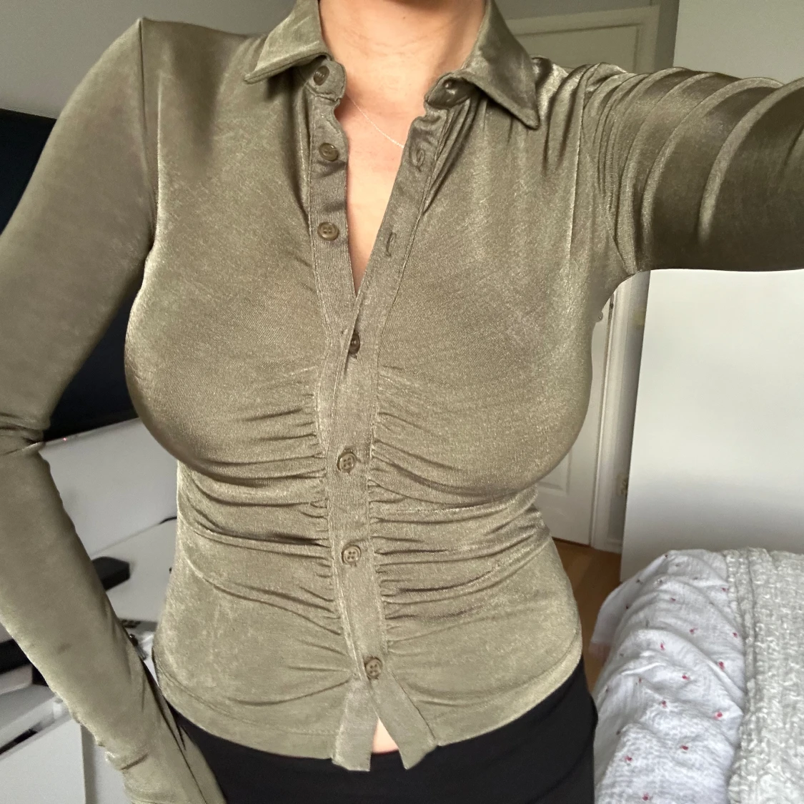 Grön topp med knappar - 90