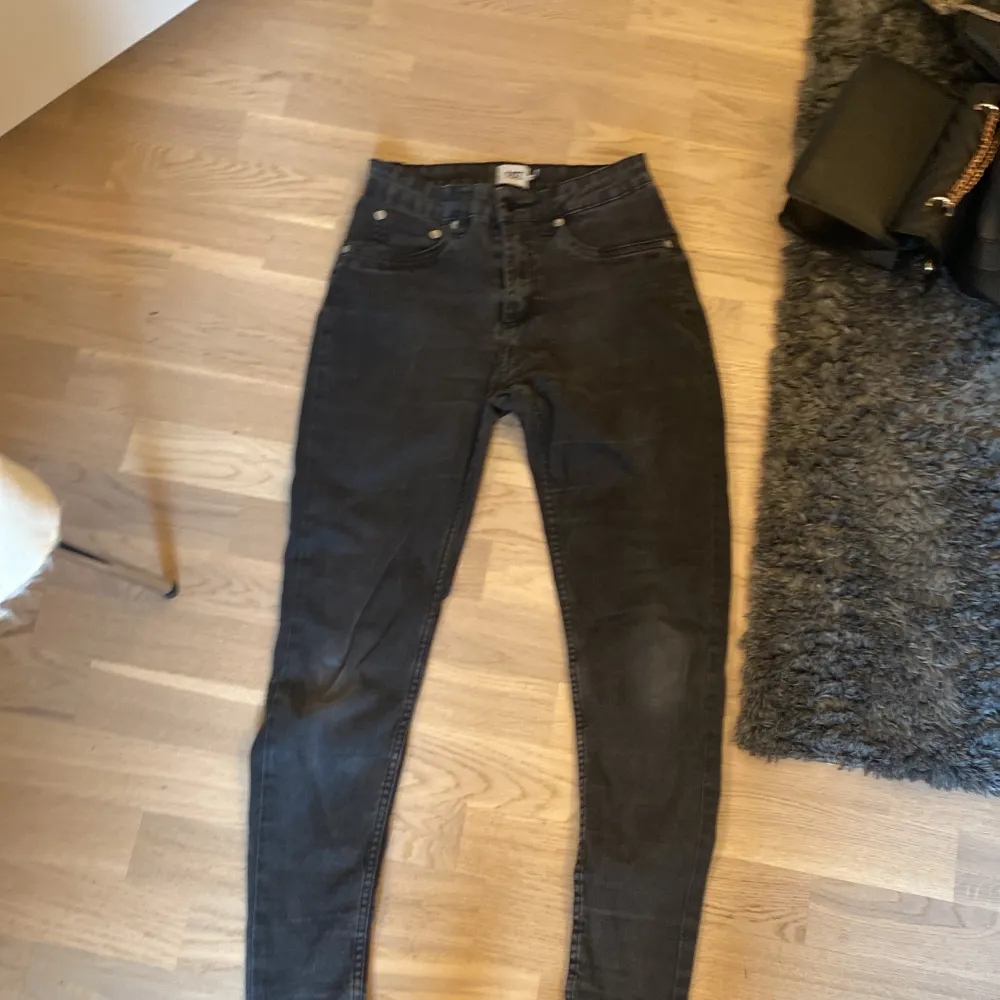 Säljer dessa skinny jeans från laget 157 för dom kommer inte till användning skriv privat för mer information och bilder pris kan diskuteras . Jeans & Byxor.