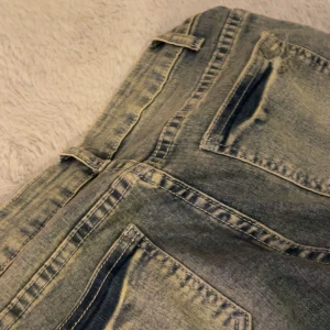 Bootcut jeans - Bootcut jeans i fint skick nästan aldrig använda, lågmidjade storlek XS. 👖 Vet inte vart dem är ifrån.  Köpte dem för ungefär 350kr säljer dem nu för 200kr🛍️  👖🛍️💸🪩