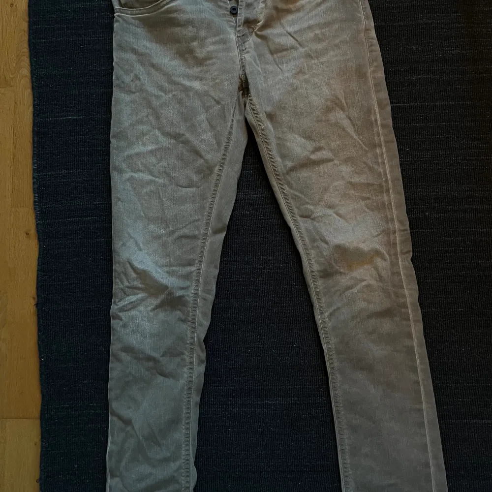 Olivgröna dondup jeans Storlek 30. Jeans & Byxor.