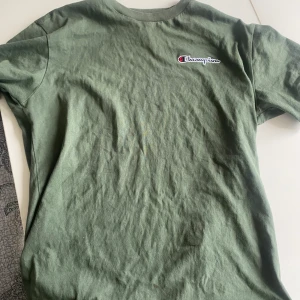 Champion t-shirt - En champion tshirt i strl M. Använt endast ett fåtal gånger