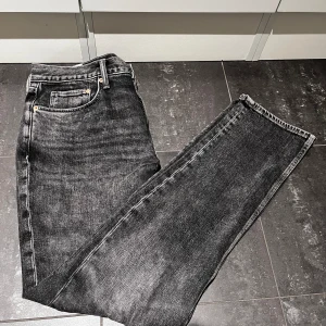 Jeans slim herr  - Helt nya har bara använt dem två gånger o Storlek 33/32 