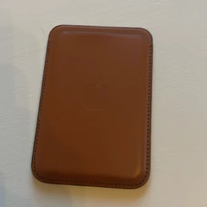 iPhone plånbok - Gjord av brunt läder.