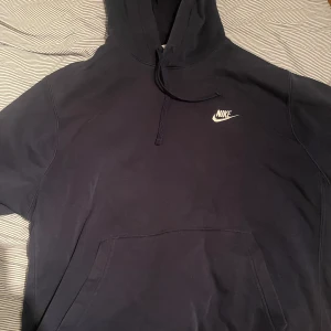 Nike hoddie  - Relativt bra skick, storlek L