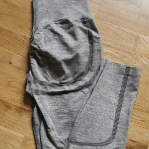 Icaniwill  - Träningstights i bra skick. Mjuka och sköna med scrunch 