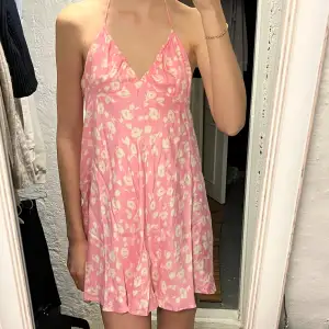 Tunn klänning i silke från Zara 💗 Perfekt i sommar!! 