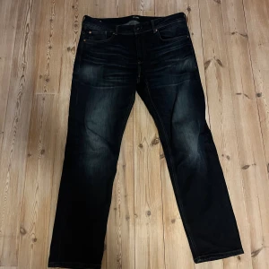 Only & sons onsweft regular jeans - Säljer Only & sons onsweft regular jeans. Dom har färgen blå denim. Har inte använts mycket.