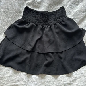 Kjol - Vet inte vart den är ifrån, men troligen only eftersom jag har en ungefär likadan där ifrån. Storlek står inte men skulle säga att den passar S-M