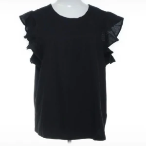 Svart topp med volang - Säljer pågrund av att den är för stor, aldrig använd, 190+frakt