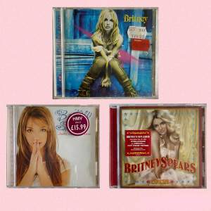 3 ST Britney Spears CD-SKIVOR i bra skick!  ⭐️nästan helt ospelade⭐️