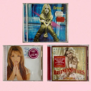 Britney Spears CD  - 3 ST Britney Spears CD-SKIVOR i bra skick!  ⭐️nästan helt ospelade⭐️
