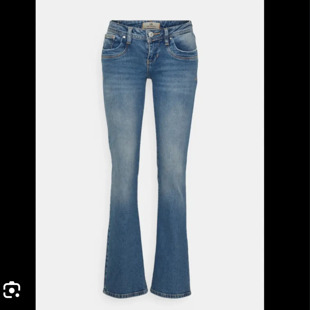 Säljer min ltb jeans som knappt är använda🩷de är lågmidjade och i bra skick . Jeans & Byxor.