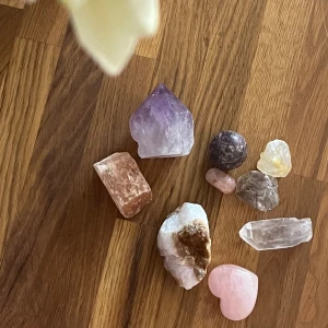 Kristaller ✨ - Äkta kristaller, köpta för cirka 1 500 totalt ✨Alla är i fint skick. 