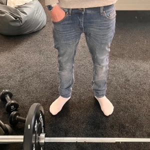 Tiger of Sweden Jeans - Säljer ett par tiger of Sweden jeans i toppskick.  Model : Evolve  Pris kan diskuteras vid snabb affär. Tveka inte på att höra av er vid några frågor ! 