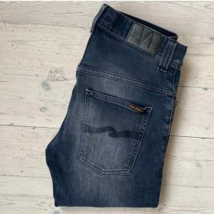 Jävligt najs Nudie jeans i modellen Thin Finn i mycket fint skick 🙌 skriv vid fråga 👍 