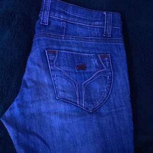 Så söta miss sixty jeans, lågmidjade och lowrise 💕 innerbenslängden - 82 cm, midjemåttet - 37,5 cm 💕 