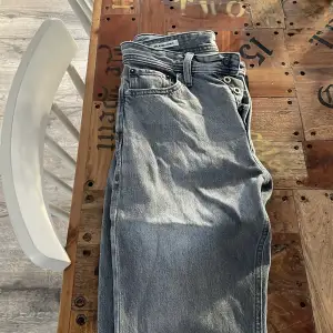 Jeans, modellen relaxad/chris. Använda i ca 6 månader och inga fel på jeansen, säljer pga inte passar längre