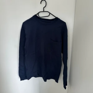 Långarmad tröja - Hej Säljer min pull & Bear tröja på grund av att den inte används och tar plats.