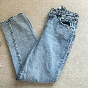 Jeans från hm i en lite mörkare tvätt