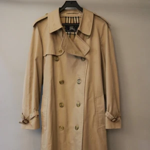 Vintage Burberry trenchcoat - Storlek 48 9/10 skick Priset är diskuterabart via snabb affär