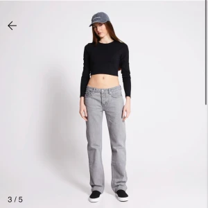 Gråa jeans  - Säljer dessa super snygga jeansen från Lager 157. Köpte dom för 400kr men säljer dom för 300kr. Aldrig använda och kommer inte till användning. Skriv vid intresse eller flera frågor! 💗💗 