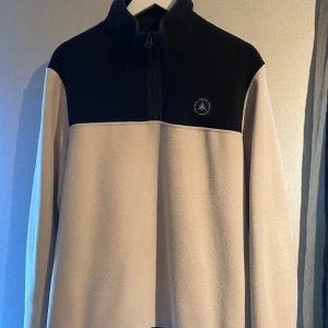 Jack & Jones tröja - Storlek M Använd några gånger  Vid fler frågor så är det bara att höra av sig 