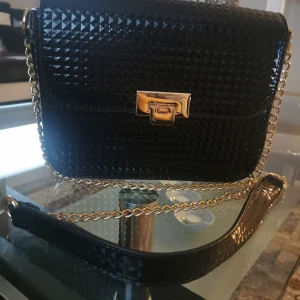 Handbag over shoulder  - Worn once. Very beautiful. 