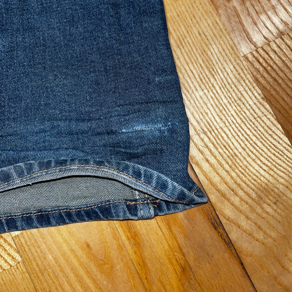 y2k jeans, stretchigt material innerbenslängd ca 80 cm, midjemått mätt tvärs över ca 37 cm skriv för mer info !!. Jeans & Byxor.