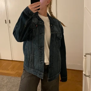 Levis jeansjacka  - Jeansjacka från levis! I bra skick😍🙏🏻