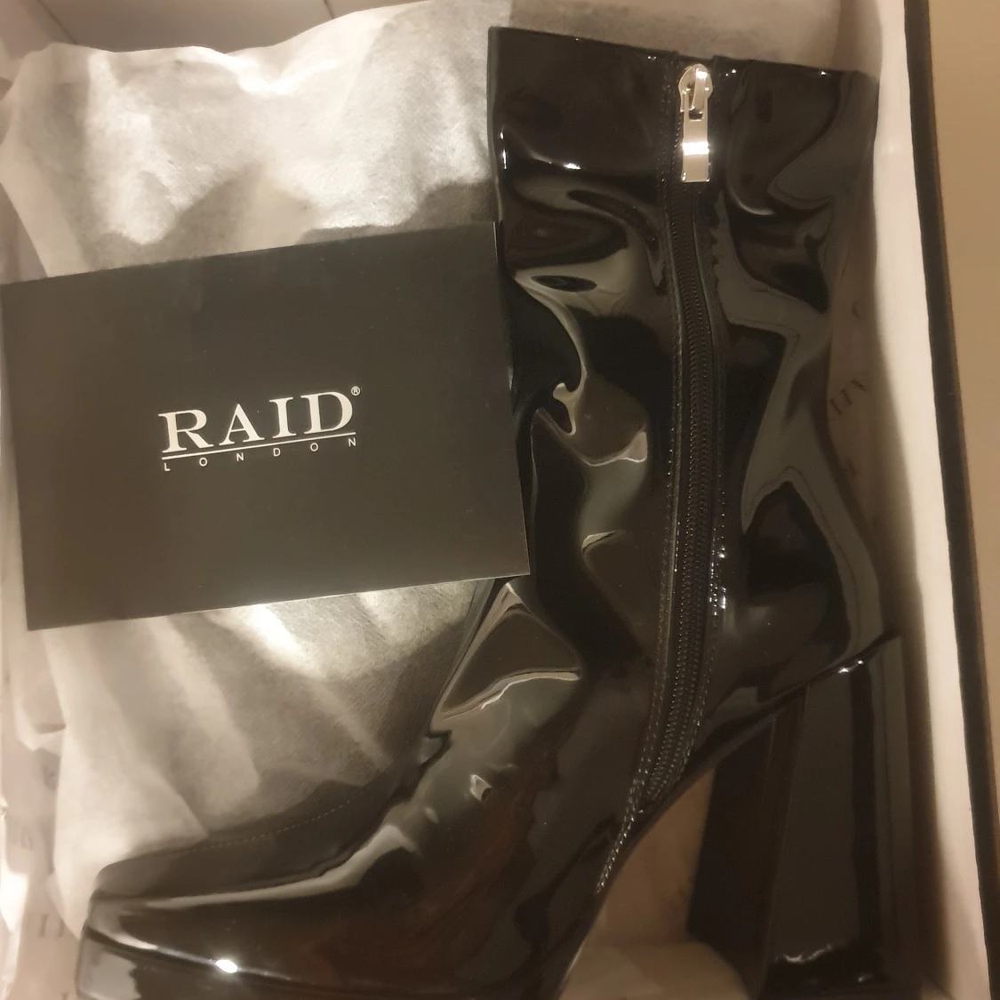 svarta sockboots i vinyl strlk 36-37 - 90