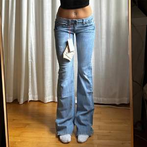 Vintage jeans från ctm med lappen kvar🙌 midja 39 innerben 84💓 köpta här på plick men passade tyvärr inte! (lånade bilder)