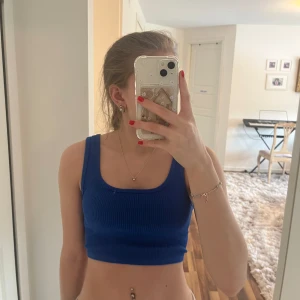 Tub topp - En super fin kungsblå tub topp från New yorker. Aldrig använda men lapparna är av💖 köpte för cirka 50 kr