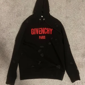 Givency tröja - Bra skick  Pris kan diskuteras 