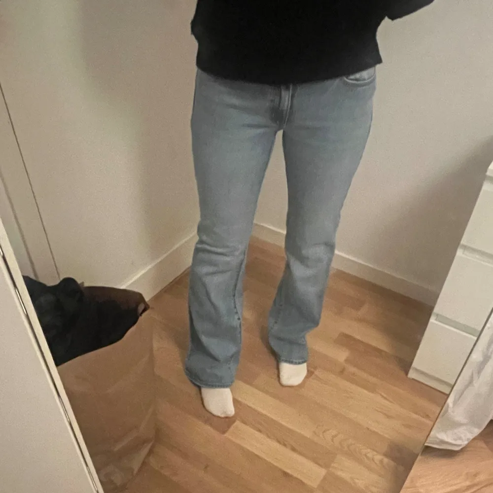 Lowwaist bootcut jeans. Helt oanvända jeans från Abrand. Tyvärr för långa för mig. Jättesnygga! . Jeans & Byxor.