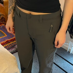 NORTH FACE Byxor - North Face Byxor Grå Slim Fit Storlek ca 38  