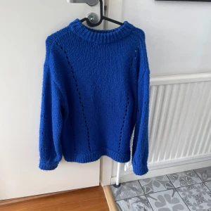 Tröja - Säljer en stickad tröja perfekt inför våren